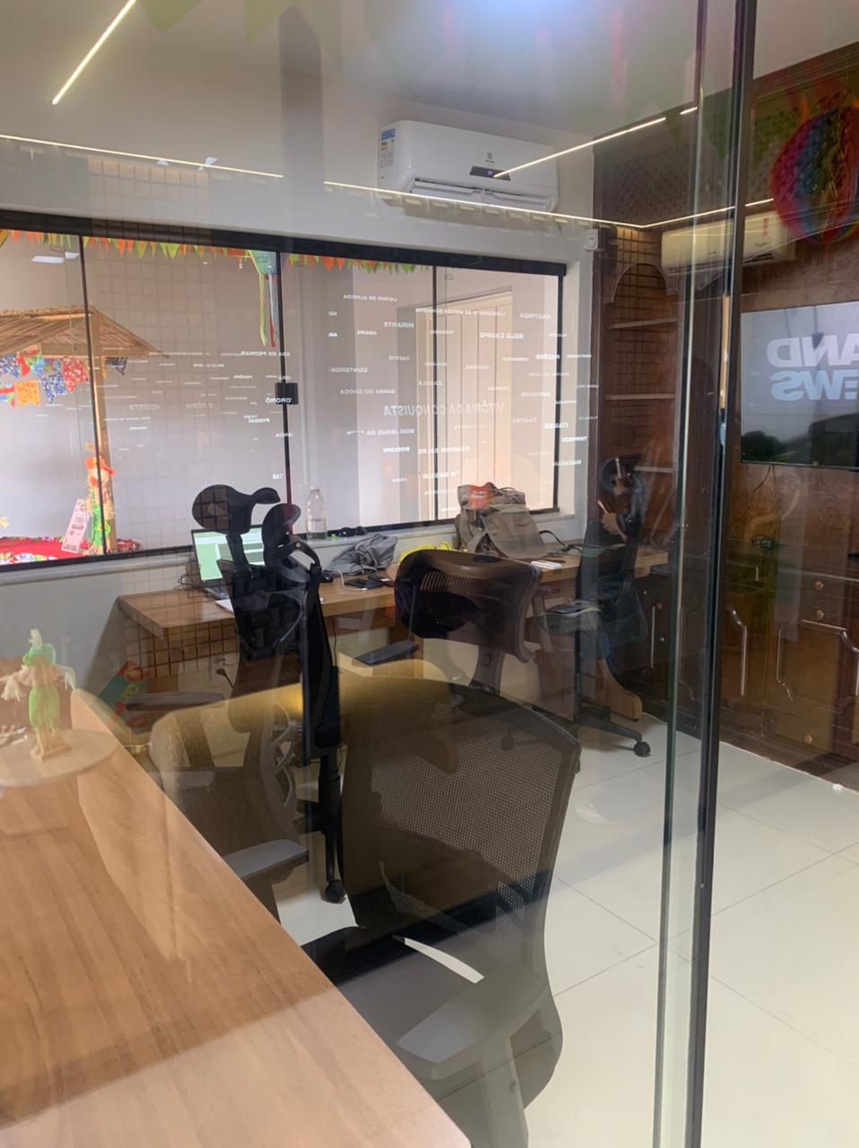 Sala de vidro Diario Conquistense